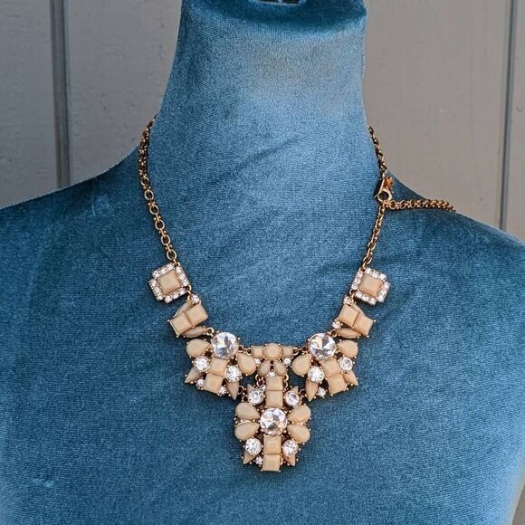 Kate Spade Turn Heads Blush Bib Statement Necklace - Picture 2 of 7
